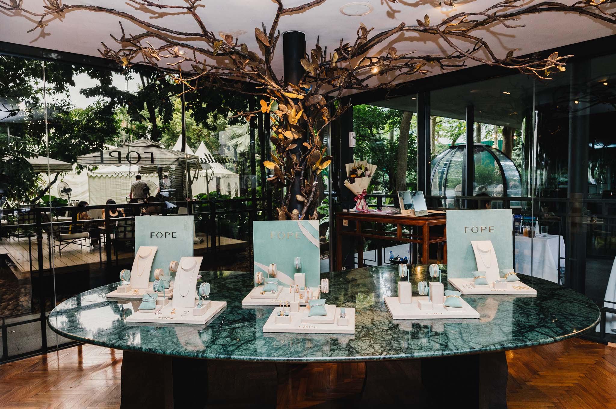 Multi Brand high Jewelry boutique in Bangkok Scintilla Gioielli interior