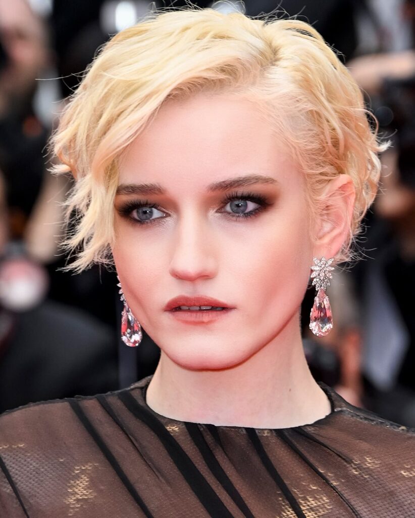 julia garner with pasquale bruni earrings at cannes 2025