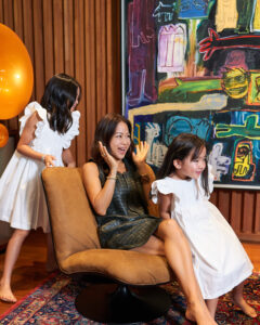 khun mo and her children